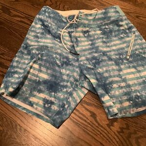 Swimsuit w/ liner and drawstring
Size 34
Lululemon